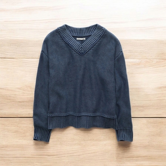 New American Eagle V-Neck Sweater – Soft, Stylish & Sustainable! LARGE - Picture 3 of 8